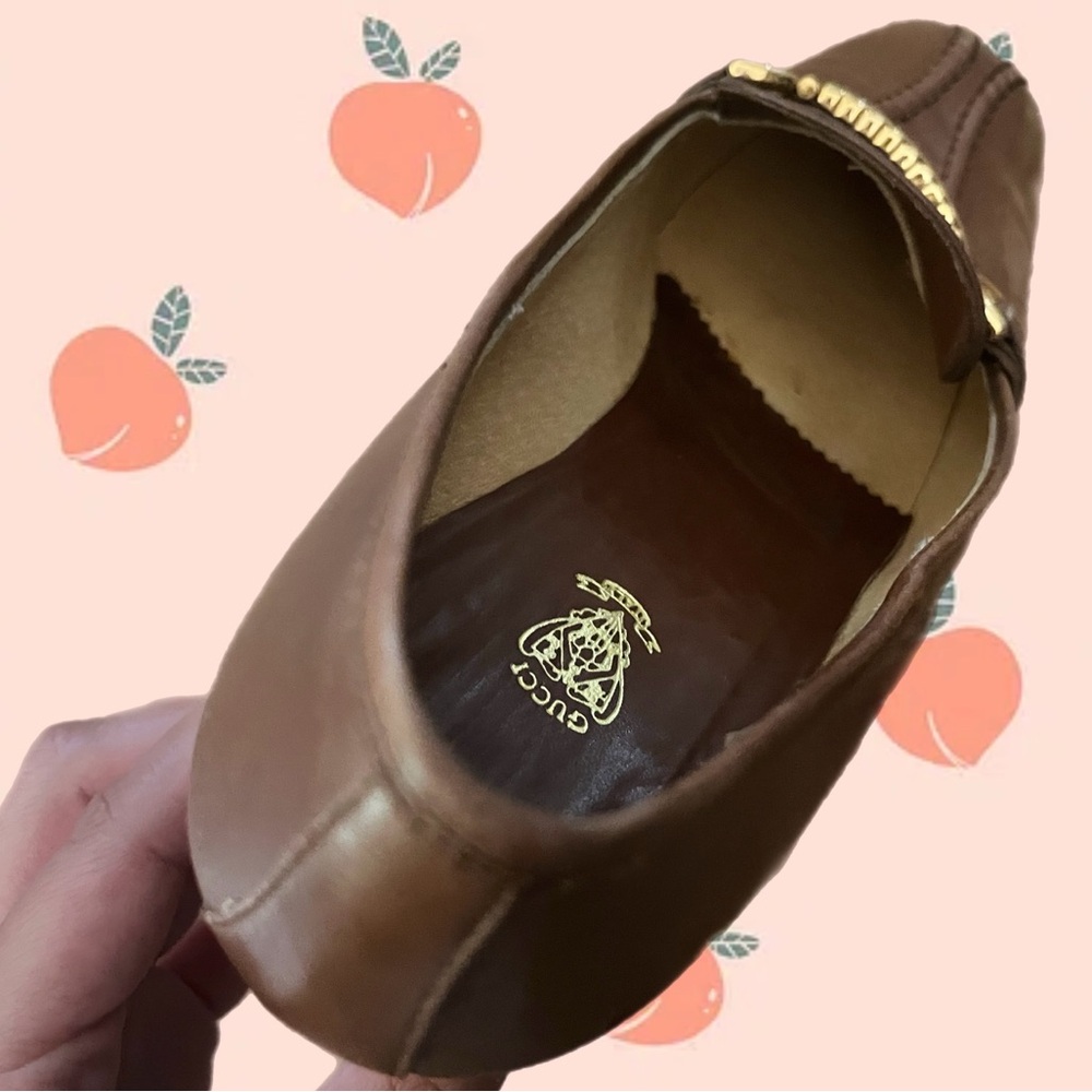 Women’s Vintage Gucci Leather Loafers with Gold Chain - Picture 5 of 7